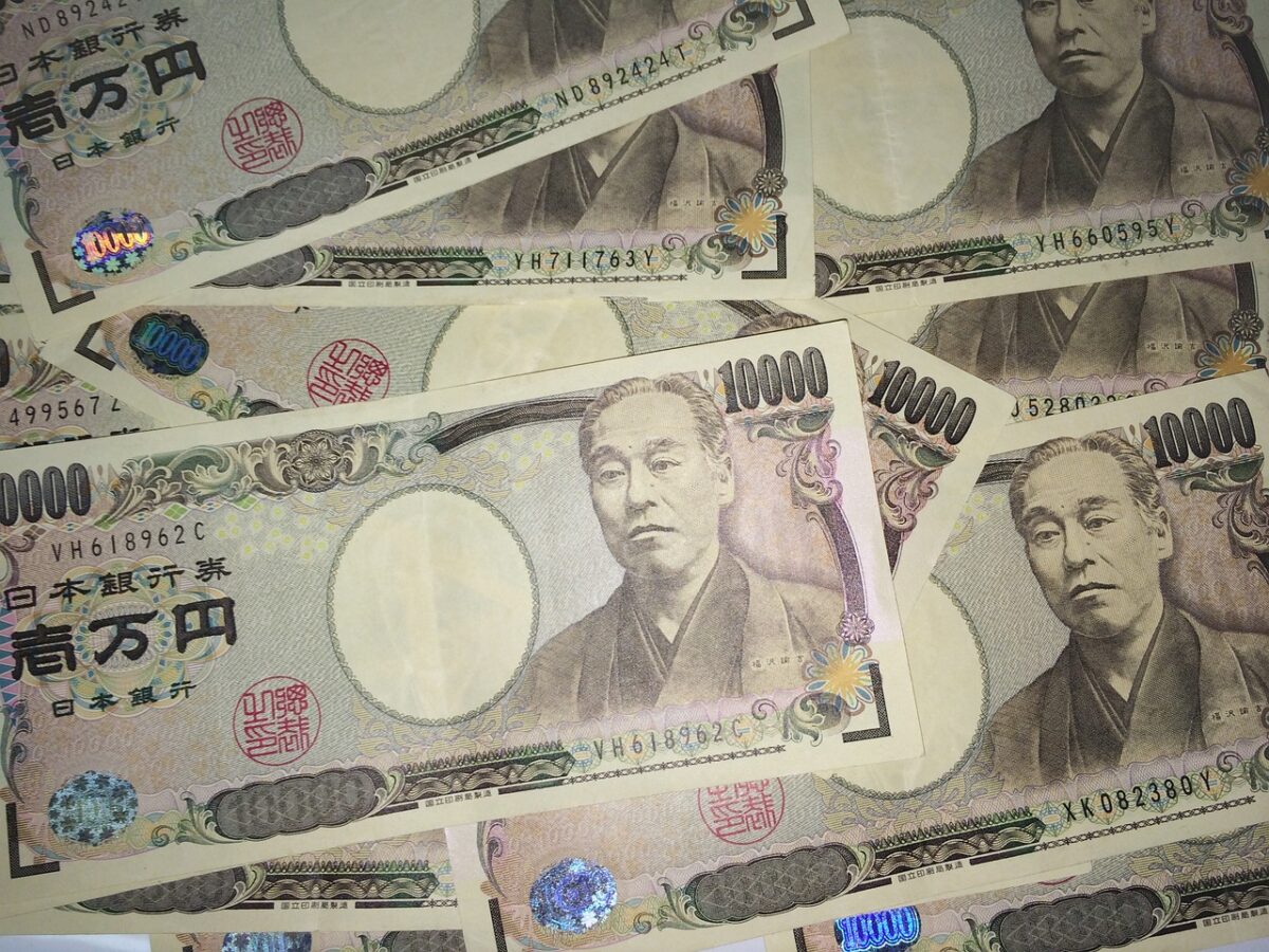 Las reservas de divisas de Japón caen en un récord de 54 millones de dólares