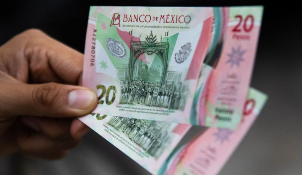 Ricardo Salinas le confiesa al Escorpión Dorado que nunca había visto un billete de 20 pesos 0