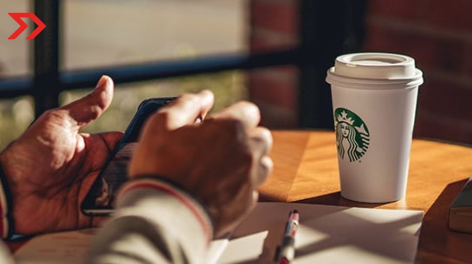 ¿Adiós al icónico vaso? Starbucks permitirá a los clientes usar sus propias tazas