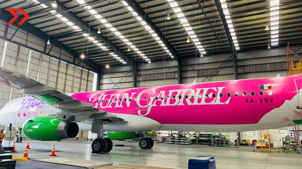 Juan Gabriel será la imagen oficial del nuevo avión de Viva Aerobús