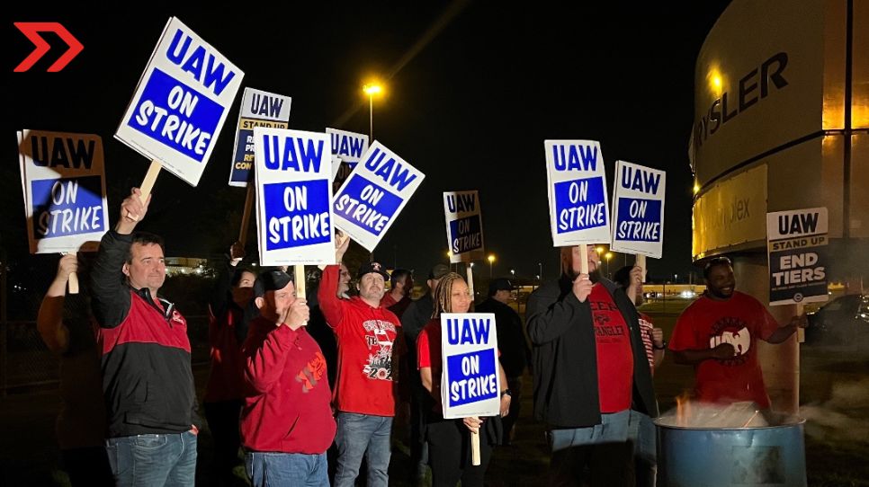 Trabajadores de GM, Ford y Stellantis hacen historia e inician huelga al mismo tiempo
