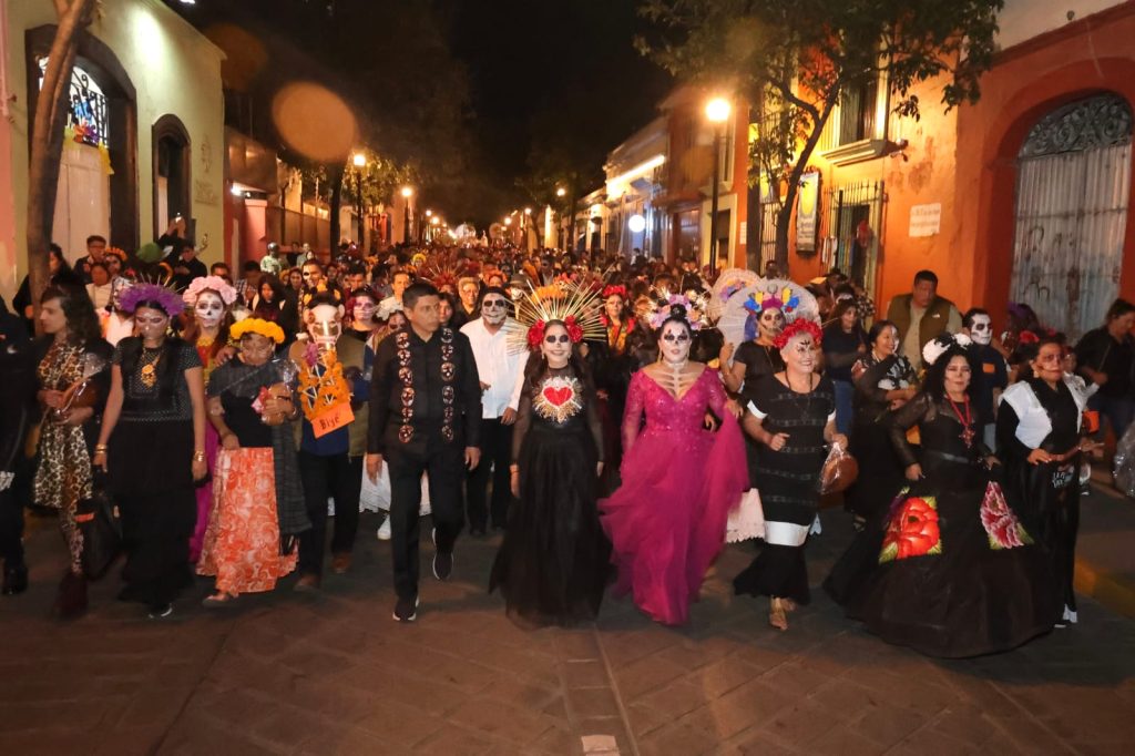 Celebra Oaxaca al máximo la Segunda Magna Comparsa en el Día de Muertos 0