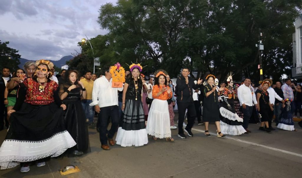 Magna Comparsa de Día de Muertos inunda las calles de Oaxaca 0