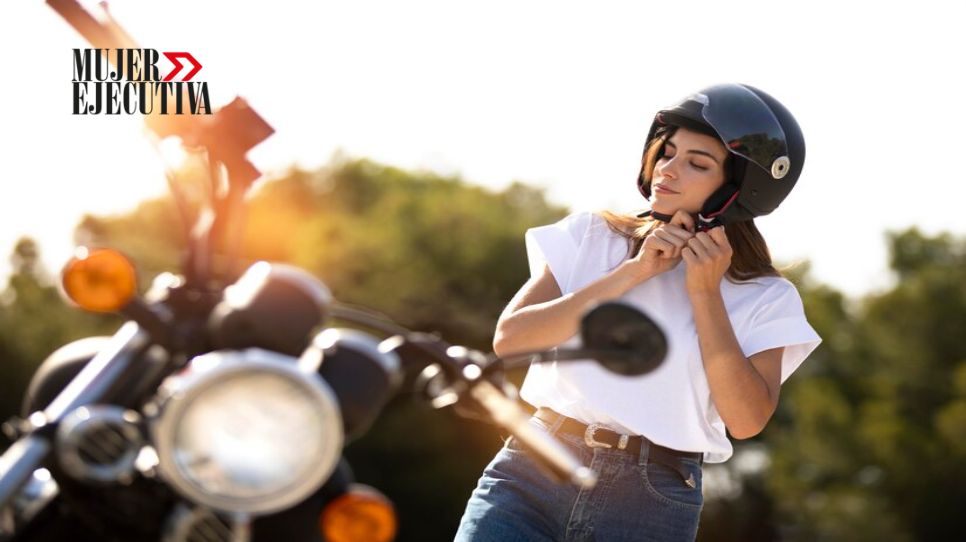 Mujeres optan por conducir motocicleta e impulsan la compra de artículos de este segmento