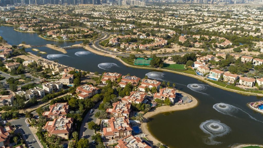 Miembro de Dubai Holding, Nakheel posee renombre mundial por la transformación que ha logrado del paisaje urbano de Dubái.