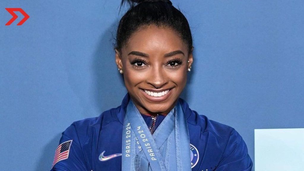 Simone Biles redefine la gimnasia con rutinas complejas, convirtiéndose en una de las gimnastas más destacadas del mundo.