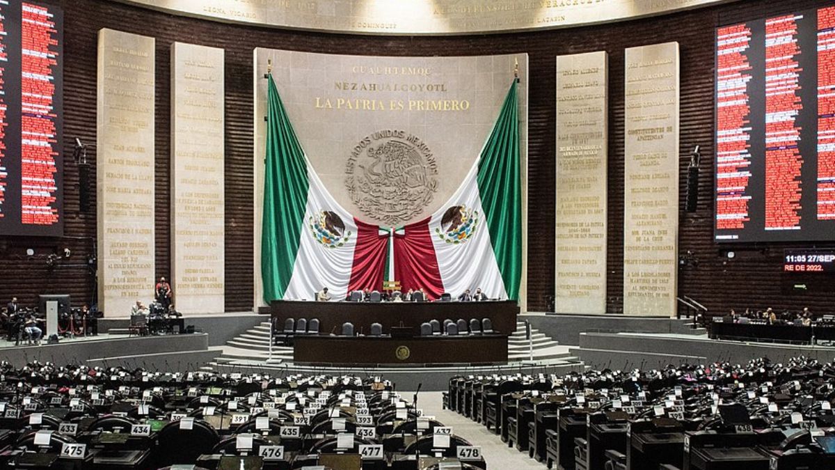 Claudia Sheinbaum refrenda su compromiso con la Cuarta Transformación en su toma de protesta