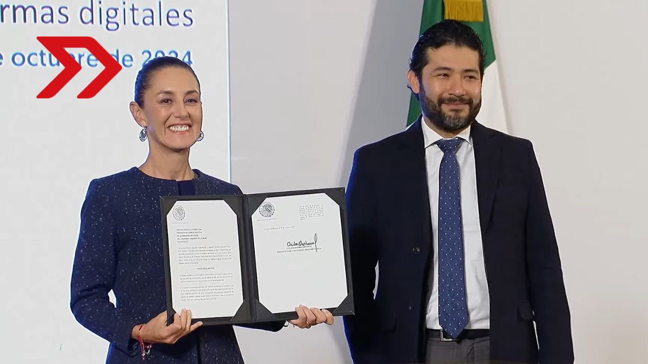 Claudia Sheinbaum firma iniciativa para asegurar derechos de trabajadores de plataformas digitales