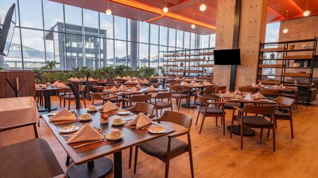 Galería Plaza León ofrece diseño moderno, tecnología avanzada y una ubicación ideal en el centro comercial Foro 4, perfecto para viajes de negocios o placer en el Bajío.
