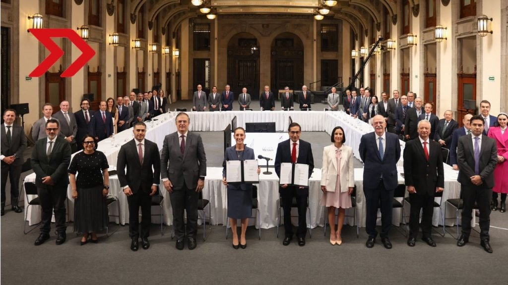La presidenta Claudia Sheinbaum, renueva la firma del paquete contra la inflación y la carestía, junto con empresarios y su gabinete.