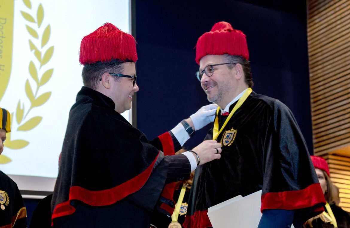Andrey Olhovich recibe Doctorado Honoris Causa