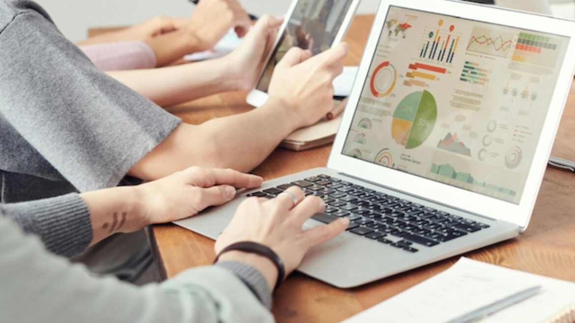 Descubre todo lo que un Headless CMS puede ofrecer para mejorar y potenciar el posicionamiento SEO de un blog o sitio web.