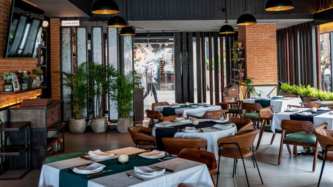 Si buscas una experiencia culinaria que trascienda el paladar y despierte todos tus sentidos, Bodega Argentina es el lugar ideal.