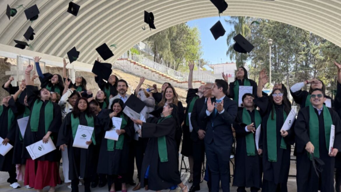 El Modelo Aula Por México® promueve el acceso equitativo a la educación y al empleo digno para construir un futuro próspero y sostenible.