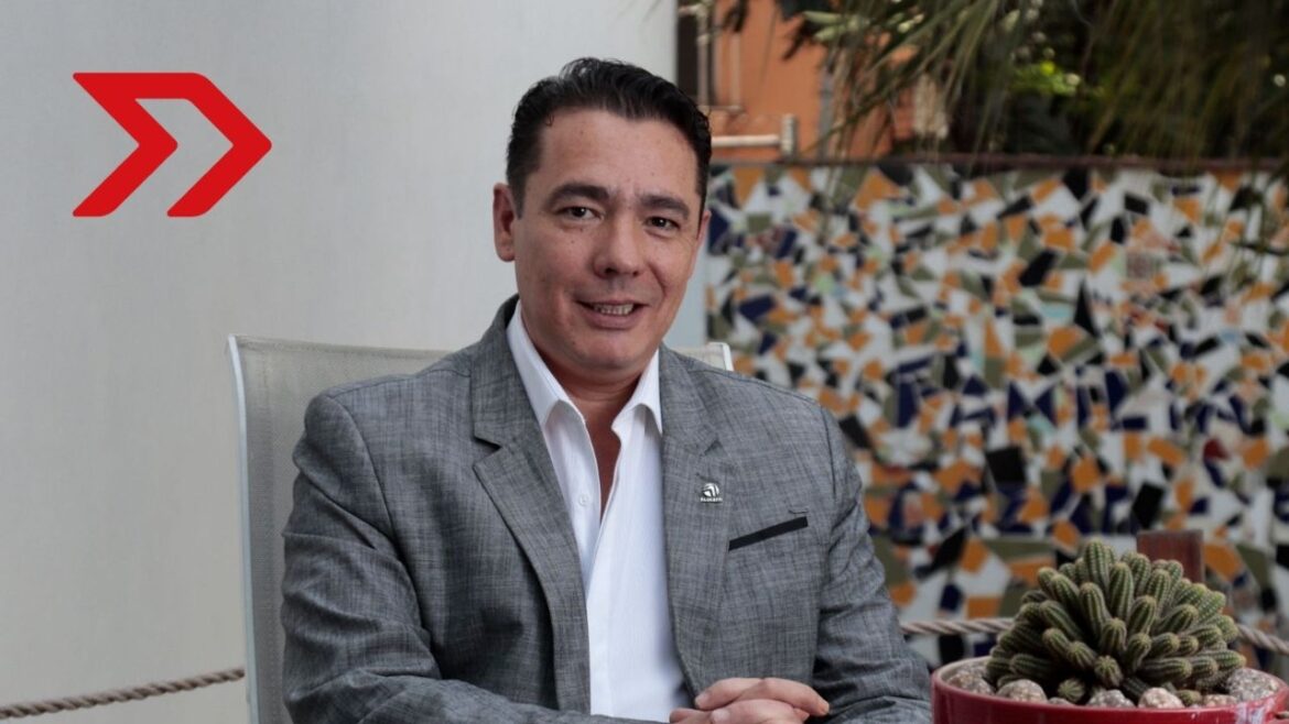 Descubre cómo Enrique Alcázar ha transformado el sector de franquicias en México a través de su visión innovadora y liderazgo.