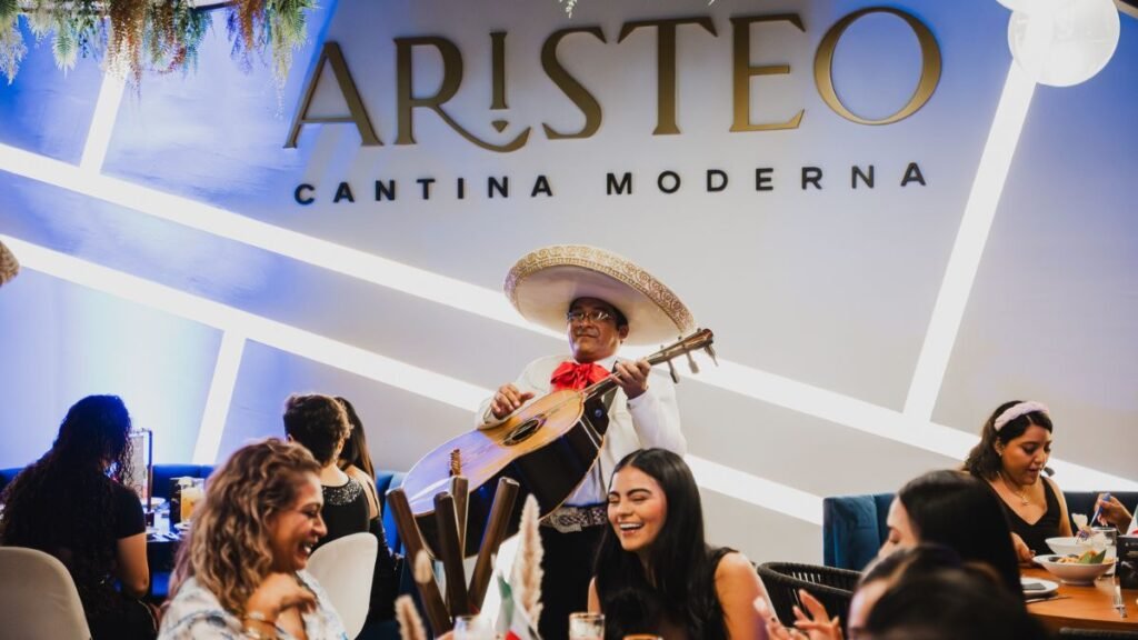 Si estás en Cancún y quieres probar lo mejor de la comida mexicana en un ambiente moderno y acogedor, Aristeo Cantina Moderna es una parada obligatoria.