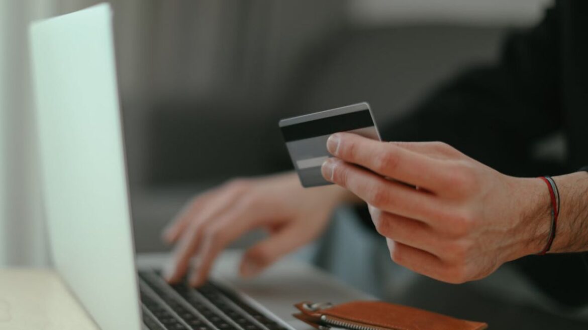 Que una página web sea segura es una de las cosas más importantes que se deben tener presentes al momento de realizar una compra en línea.