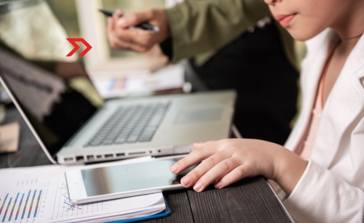 BIVA y HollyMontt lanzan iniciativa para fortalecer la educación financiera