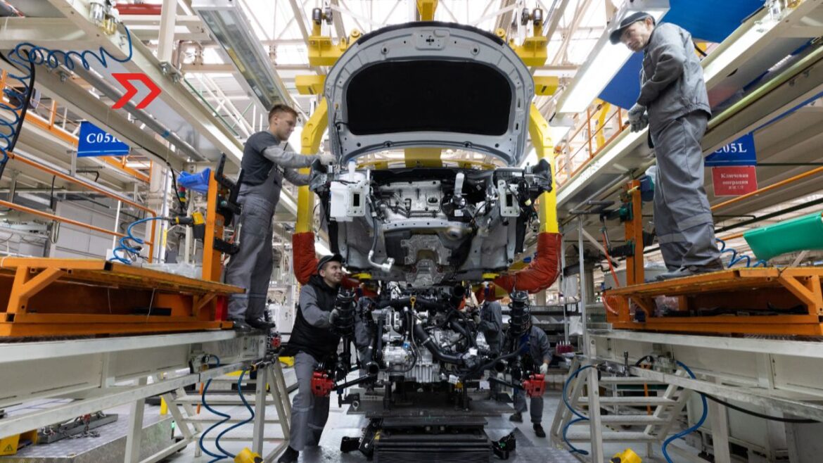 Producción manufacturera creció 3.4% en febrero de 2026