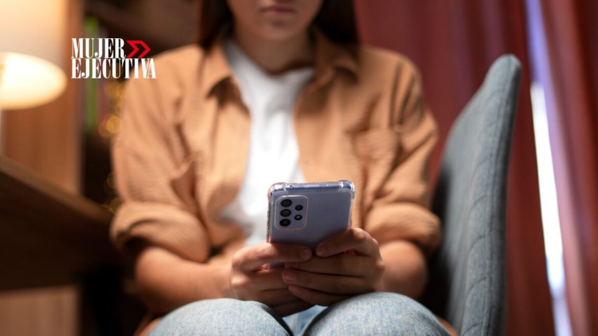 21.5% de las mujeres que usan internet son víctimas de ciberacoso